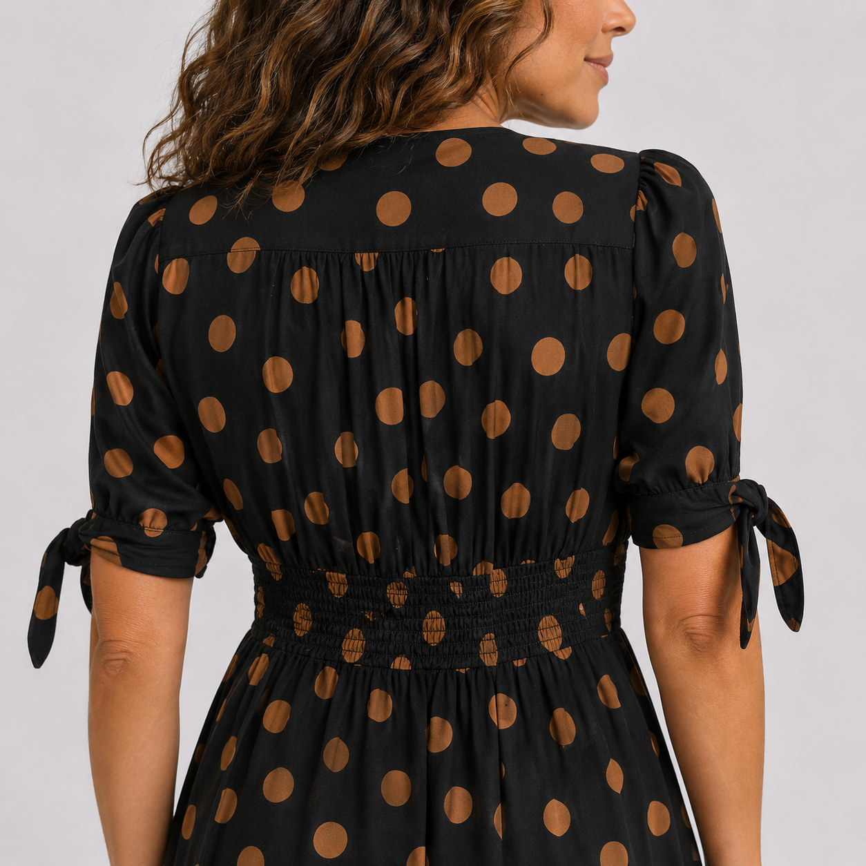 Louise - Robe Élégante à Pois